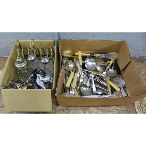 1129 - Assorted metalwares including silver plate **PLEASE NOTE THIS LOT IS NOT ELIGIBLE FOR IN-HOUSE POSTI... 