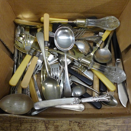 1129 - Assorted metalwares including silver plate **PLEASE NOTE THIS LOT IS NOT ELIGIBLE FOR IN-HOUSE POSTI... 