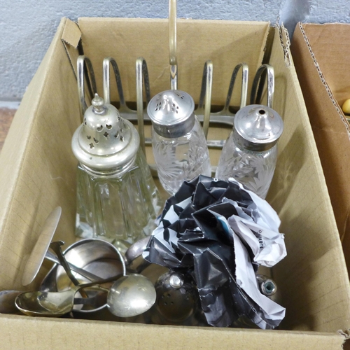 1129 - Assorted metalwares including silver plate **PLEASE NOTE THIS LOT IS NOT ELIGIBLE FOR IN-HOUSE POSTI... 