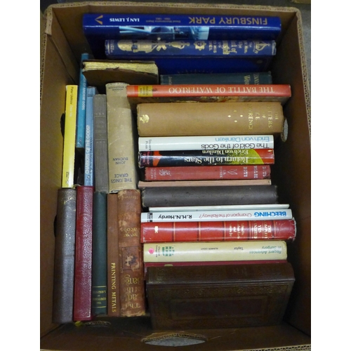 1136 - A box of hardback vintage books covering British history and culture, dating from 1900s onwards, inc... 