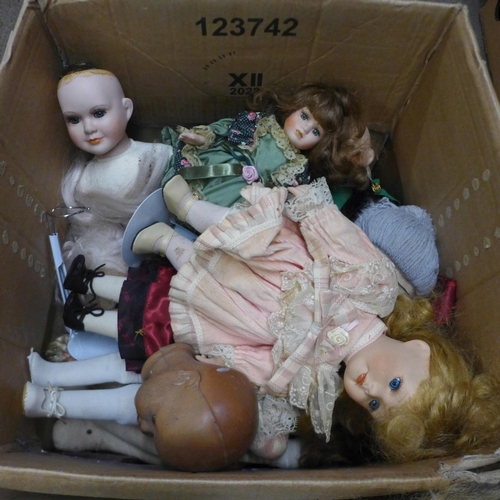 1137 - A box of mixed china and glass and a box of dolls **PLEASE NOTE THIS LOT IS NOT ELIGIBLE FOR IN-HOUS... 