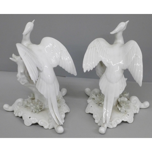 622 - Two blanc de chine bird figures, one with chip to beak