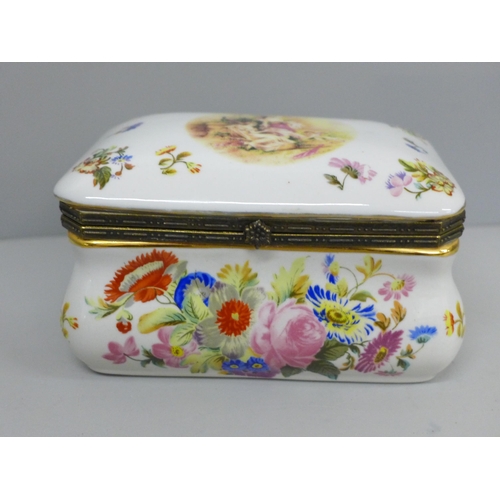 633 - A Meissen style porcelain box with gilt metal hinge, printed decoration of floral bouquets and class... 