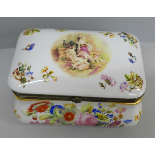 633 - A Meissen style porcelain box with gilt metal hinge, printed decoration of floral bouquets and class... 