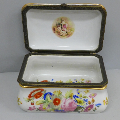 633 - A Meissen style porcelain box with gilt metal hinge, printed decoration of floral bouquets and class... 