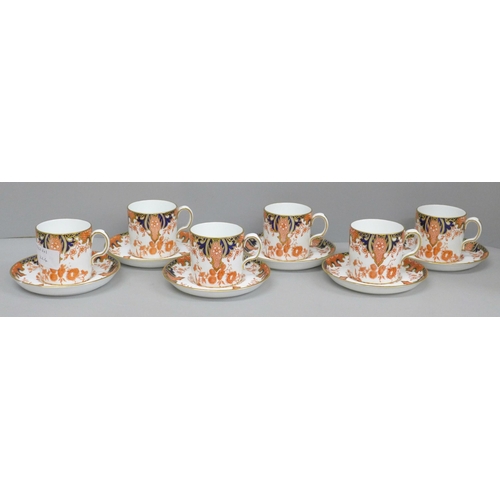 644 - Six Royal Crown Derby 2712 pattern coffee cans and saucers, two saucers a/f