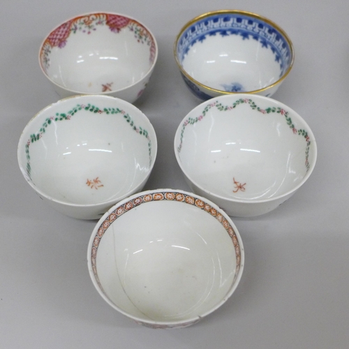 646 - A collection of seven small Chinese bowls, four a/f