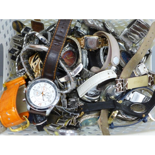 662 - Assorted lady's and gentlemen's wristwatches