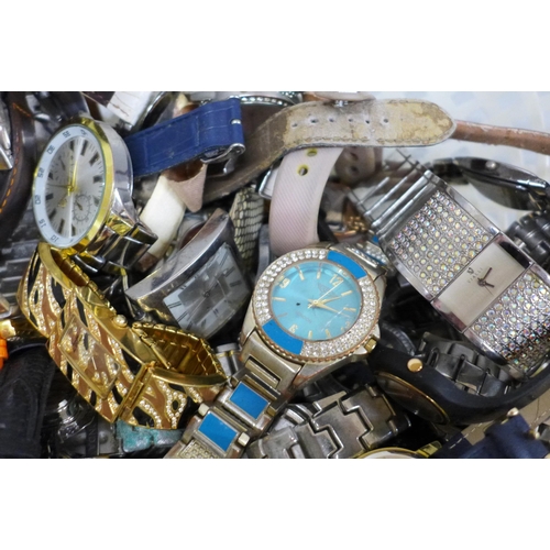 662 - Assorted lady's and gentlemen's wristwatches