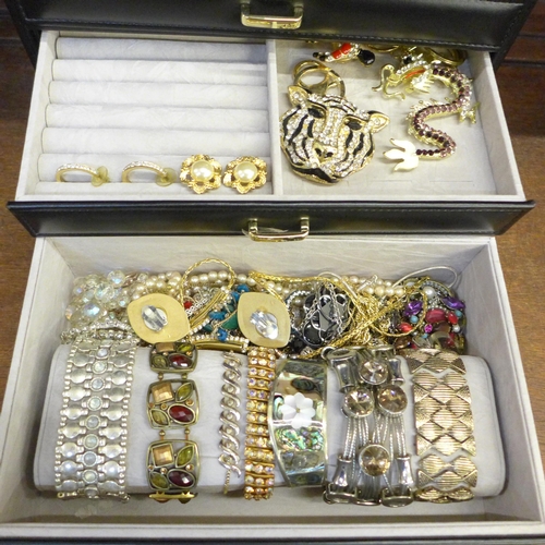 676 - A large jewellery box of modern costume jewellery