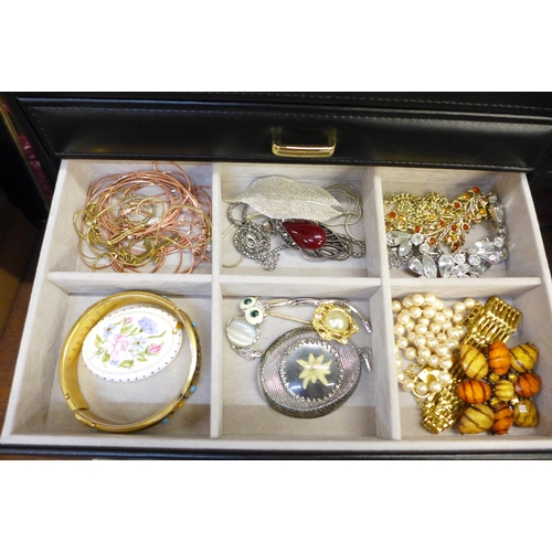 676 - A large jewellery box of modern costume jewellery