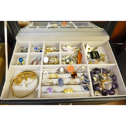 676 - A large jewellery box of modern costume jewellery