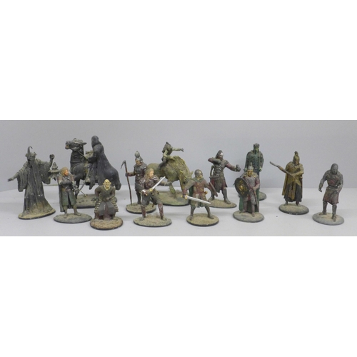 706 - Over 50 Lord of the Rings metal figures