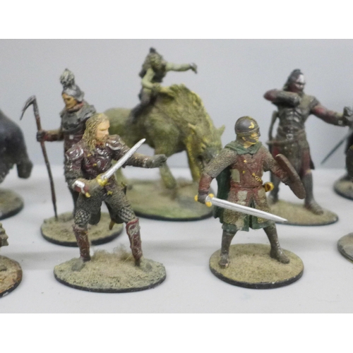 706 - Over 50 Lord of the Rings metal figures