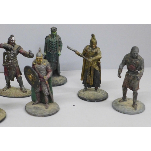 706 - Over 50 Lord of the Rings metal figures