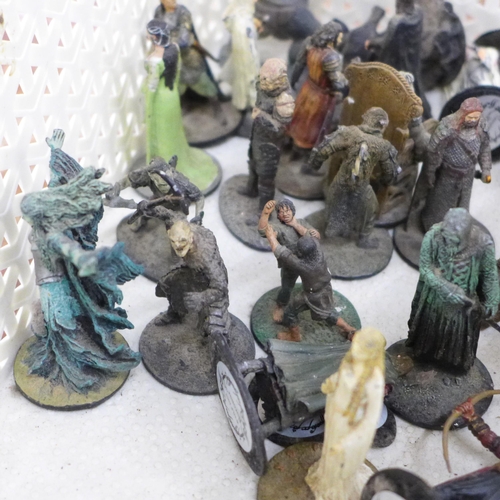 706 - Over 50 Lord of the Rings metal figures