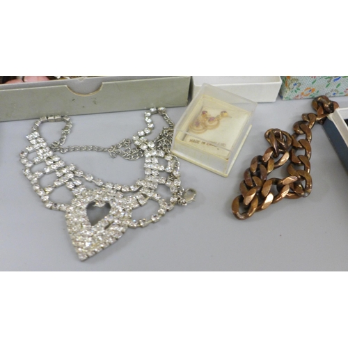 707 - A small case of vintage jewellery including a Victorian locket and chain, silver jewellery, etc.