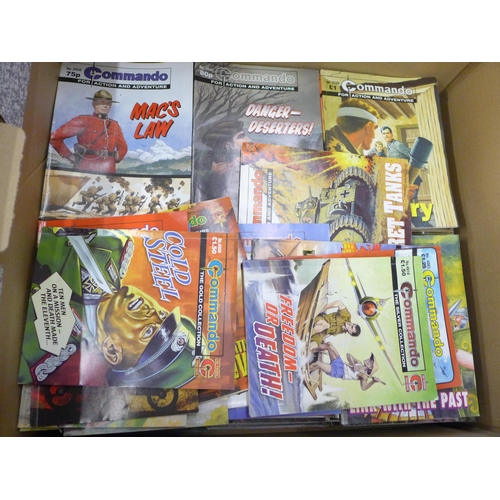 722 - A box of Commando comic books, approximately 180 in total