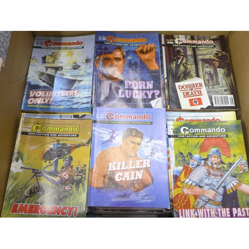 722 - A box of Commando comic books, approximately 180 in total