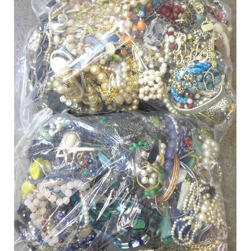 725 - Two bags of costume jewellery