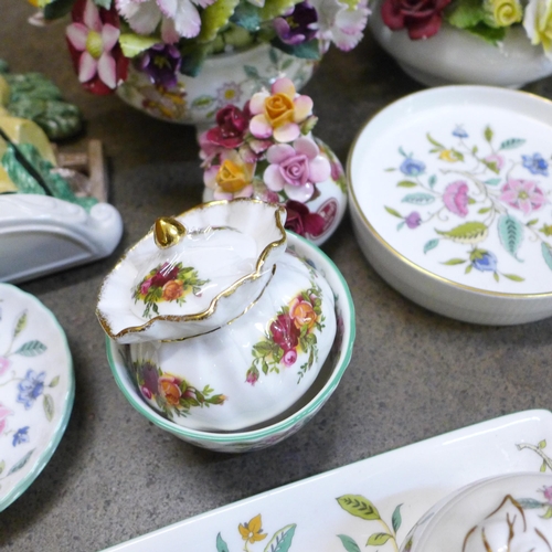 733 - A collection of Minton Haddon Hall pattern china, a Royal Doulton flower posey, two pieces of Royal ... 