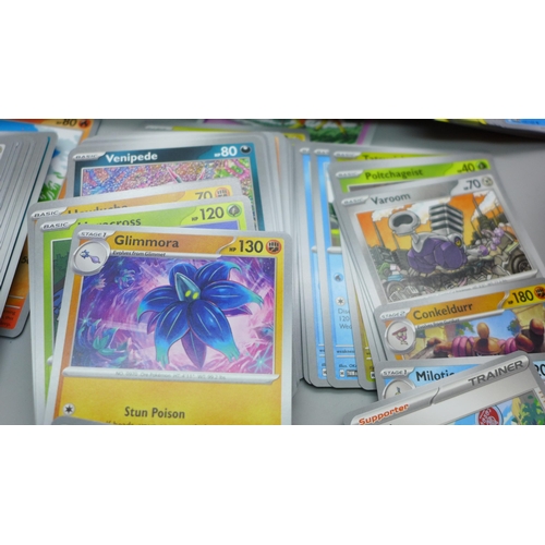 752 - Over 500 Pokemon cards including Holo