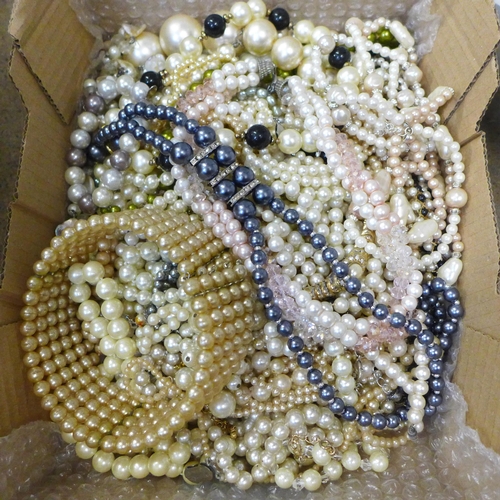 759 - A collection of faux pearl necklets and bracelets