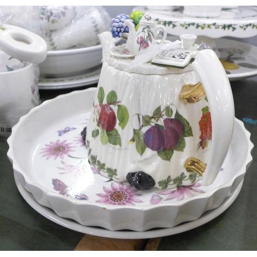 774 - Mixed pattern Portmeirion china including Pomona, The Holly & The Ivy, Birds of Britain, approximate... 