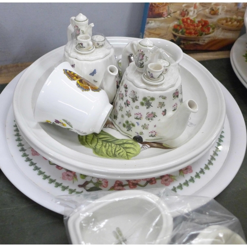 774 - Mixed pattern Portmeirion china including Pomona, The Holly & The Ivy, Birds of Britain, approximate... 