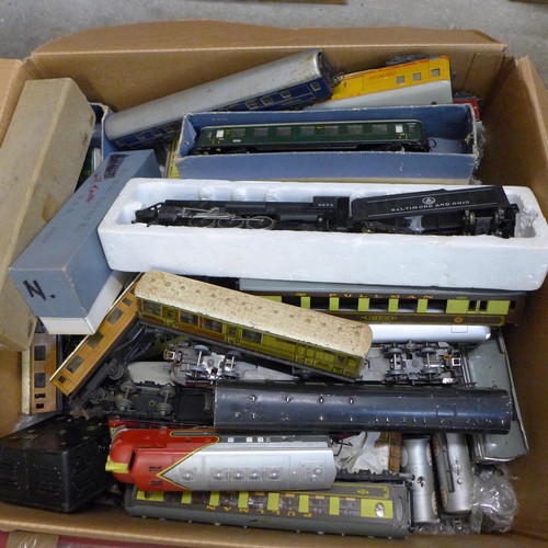 780 - OO gauge model rail, Marklin, Fleischmann and others including US locomotives and tenders, carriages... 