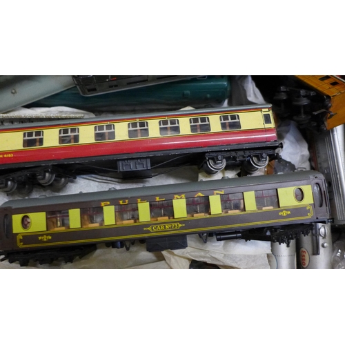 780 - OO gauge model rail, Marklin, Fleischmann and others including US locomotives and tenders, carriages... 