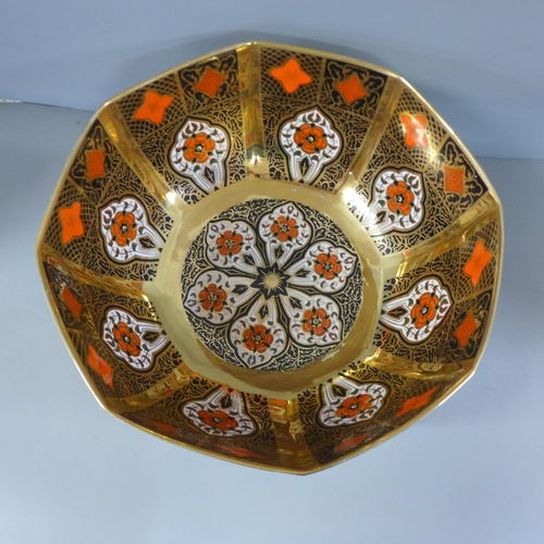 788 - A large Abbeydale Imari bowl, 28cm, gilding on inner bowl repainted **PLEASE NOTE THIS LOT IS NOT EL... 