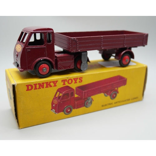 846 - A Dinky Toys 421 Electric Articulated Lorry, boxed