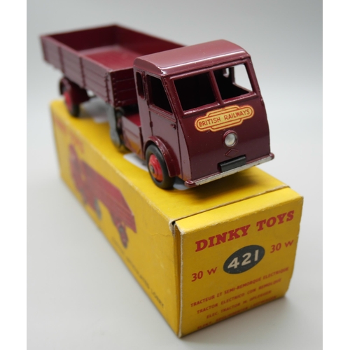 846 - A Dinky Toys 421 Electric Articulated Lorry, boxed