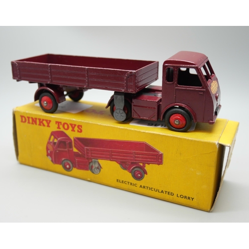 846 - A Dinky Toys 421 Electric Articulated Lorry, boxed