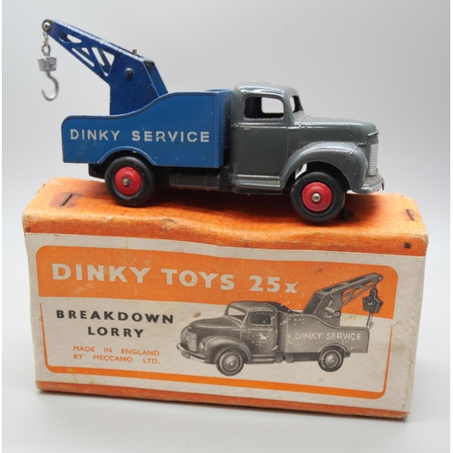 849A - A Dinky Toys 25 x Breakdown Lorry, boxed