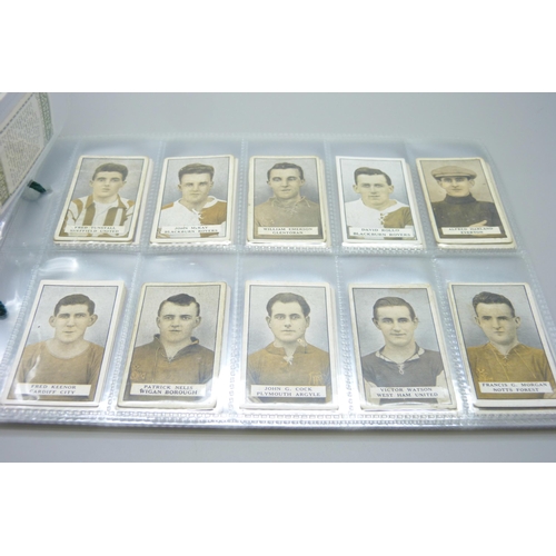 852 - Cigarette cards, Gallaher 1925 Famous Footballers, green back, 100