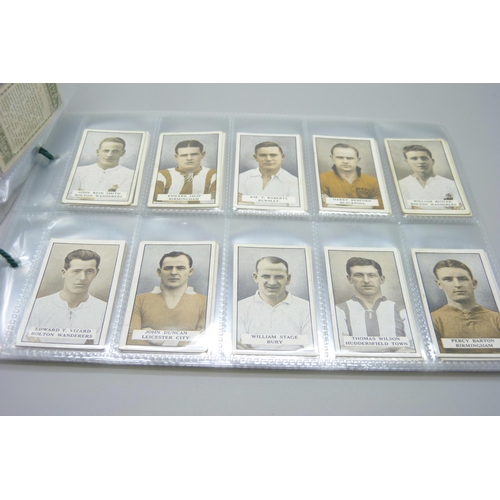 852 - Cigarette cards, Gallaher 1925 Famous Footballers, green back, 100