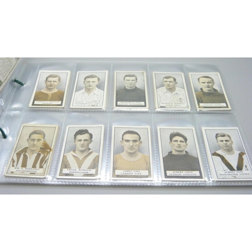 852 - Cigarette cards, Gallaher 1925 Famous Footballers, green back, 100