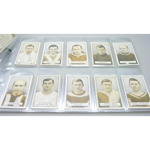 852 - Cigarette cards, Gallaher 1925 Famous Footballers, green back, 100