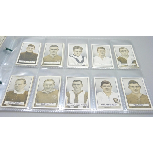 852 - Cigarette cards, Gallaher 1925 Famous Footballers, green back, 100