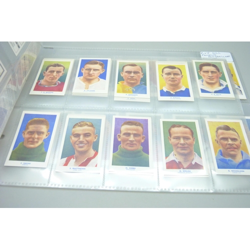 853 - Cigarette cards, R & J Hill Famous Footballers, 1939, 1-50, 51-75