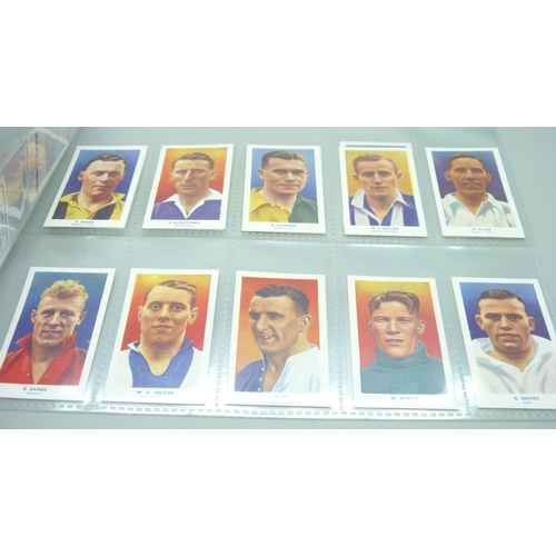 853 - Cigarette cards, R & J Hill Famous Footballers, 1939, 1-50, 51-75