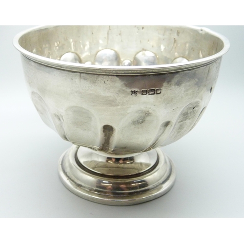 856 - A silver bowl, Sheffield 1917, 165g, diameter 14.5cm