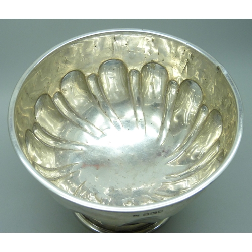 856 - A silver bowl, Sheffield 1917, 165g, diameter 14.5cm