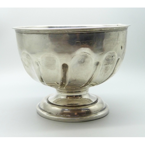 856 - A silver bowl, Sheffield 1917, 165g, diameter 14.5cm