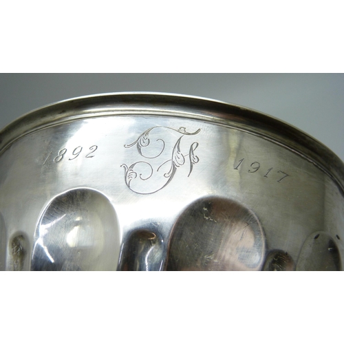 856 - A silver bowl, Sheffield 1917, 165g, diameter 14.5cm