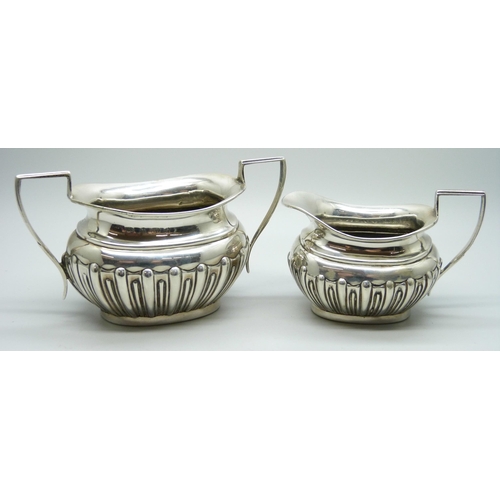 861 - A silver cream and sugar, Birmingham 1905, 159g