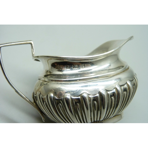 861 - A silver cream and sugar, Birmingham 1905, 159g