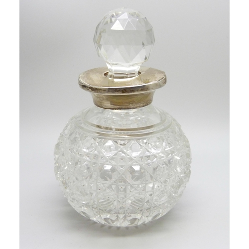 871 - A silver mounted globular glass scent bottle